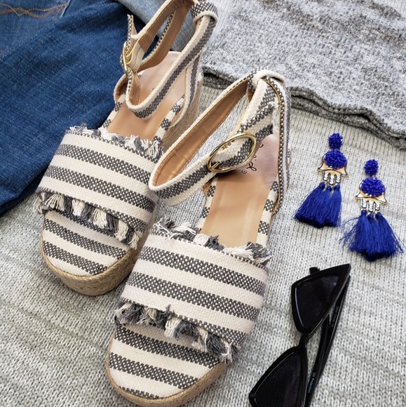 ๐จON SALE//The Poppy// grey espadrille platform - Picture 2 of 7